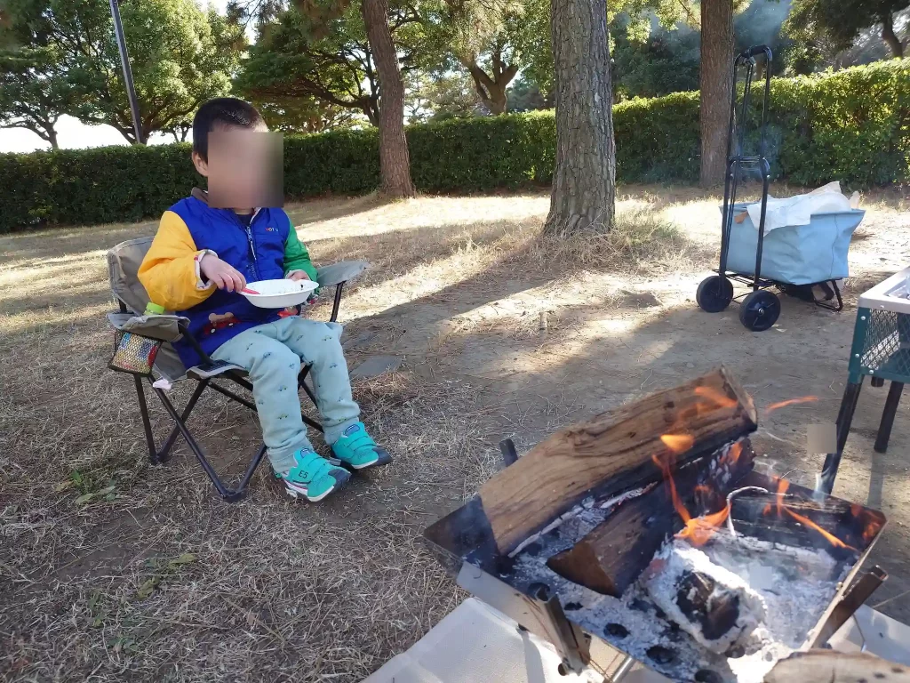 焚き火と子ども・現地サイトの雰囲気